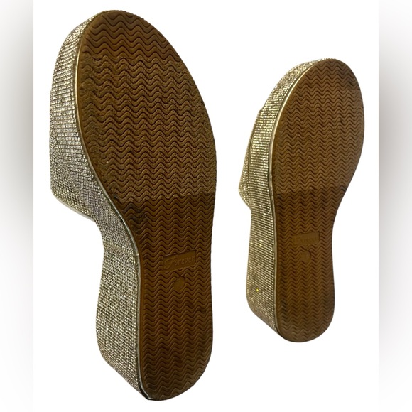 Hostess Pick 💥🥳 Glamorous Silver Rhinestone Sandals - Picture 6 of 7